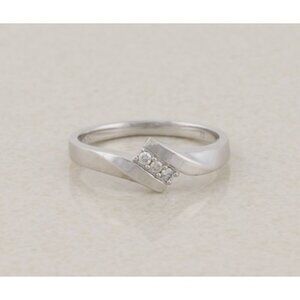 10k White Gold Natural .06 carat Diamond Ring Size 6 3/4